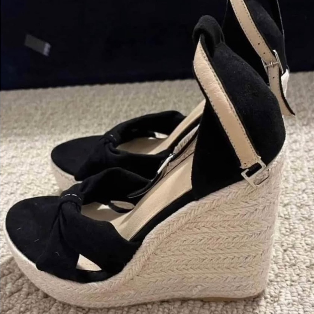 Elegant Black Wedge Sandals